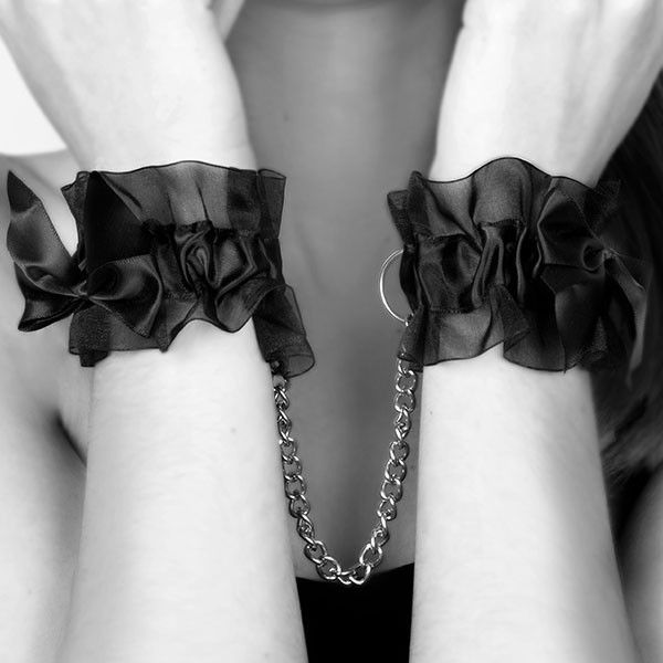 Menottes en organza et satin Frou Frou — BIJOUX INDISCRETS