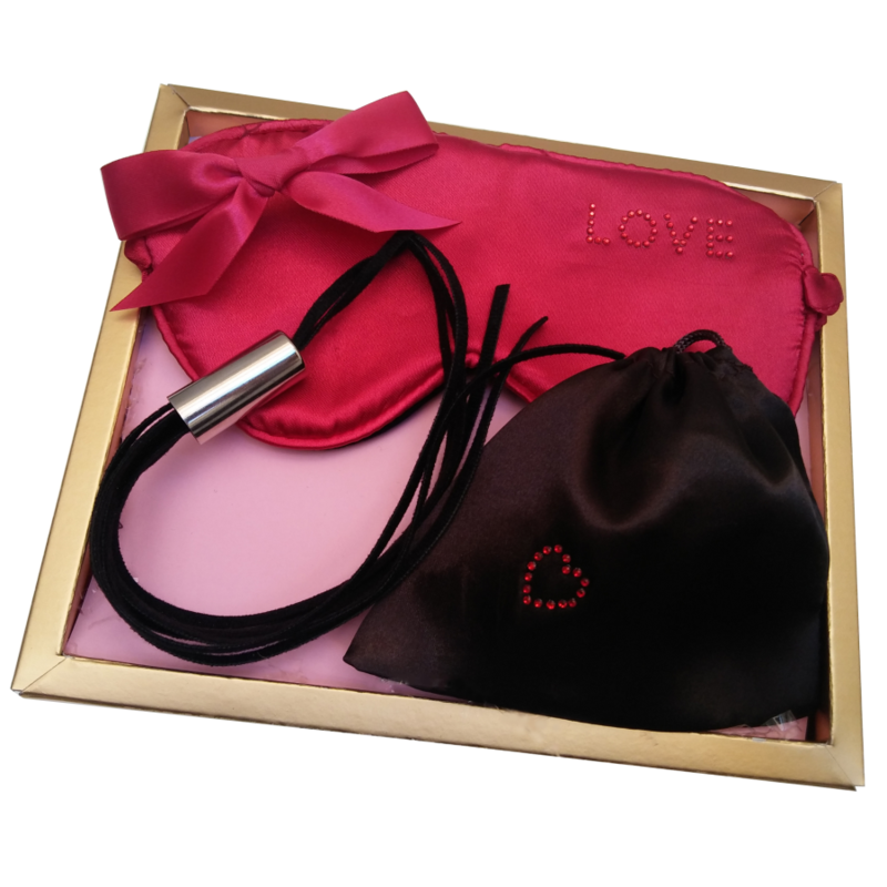 Kit dominatrix fouet et masque en satin — INEDIT