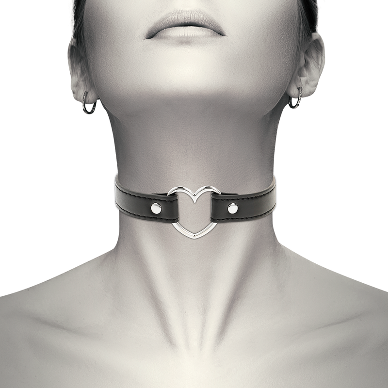 Collier bondage chic en cuir vegan avec cœur — COQUETTE ACCESSORIES