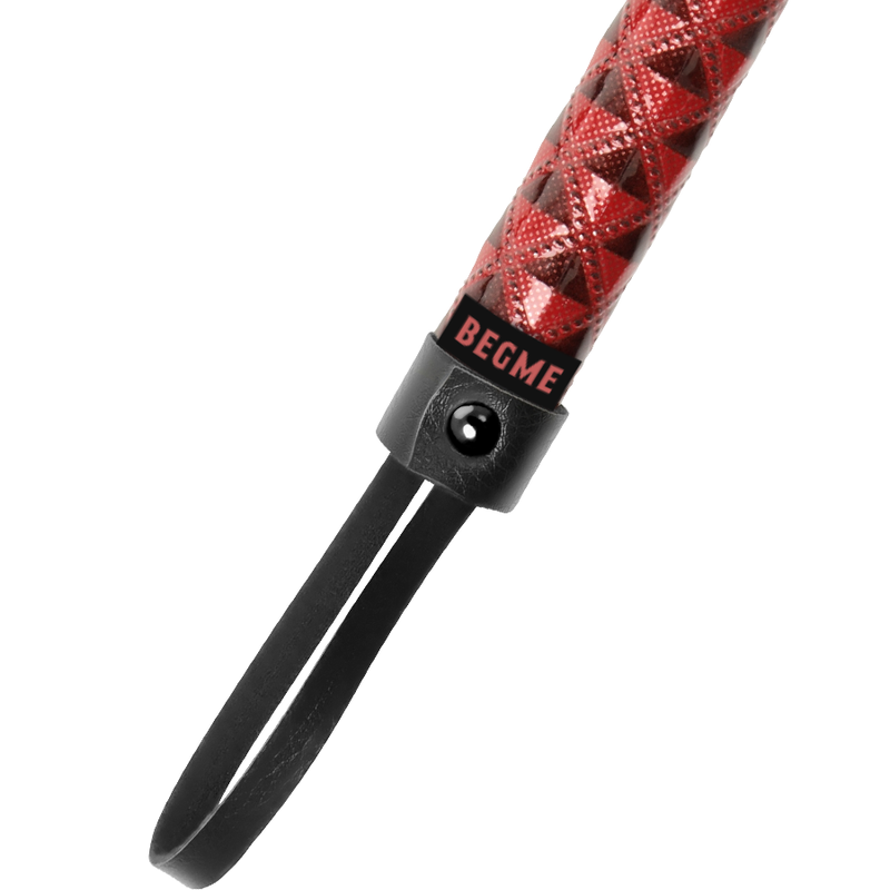 Flogger en cuir végan édition rouge — BEGME RED EDITION