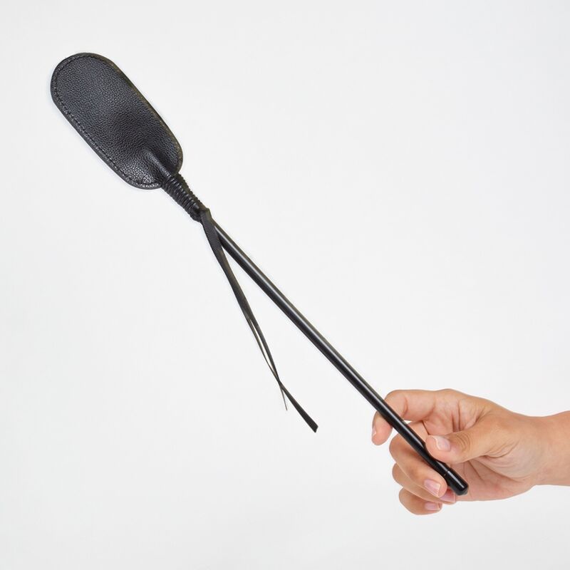 Fouet de séduction en cuir vegan — SECRETPLAY 100% FETISH