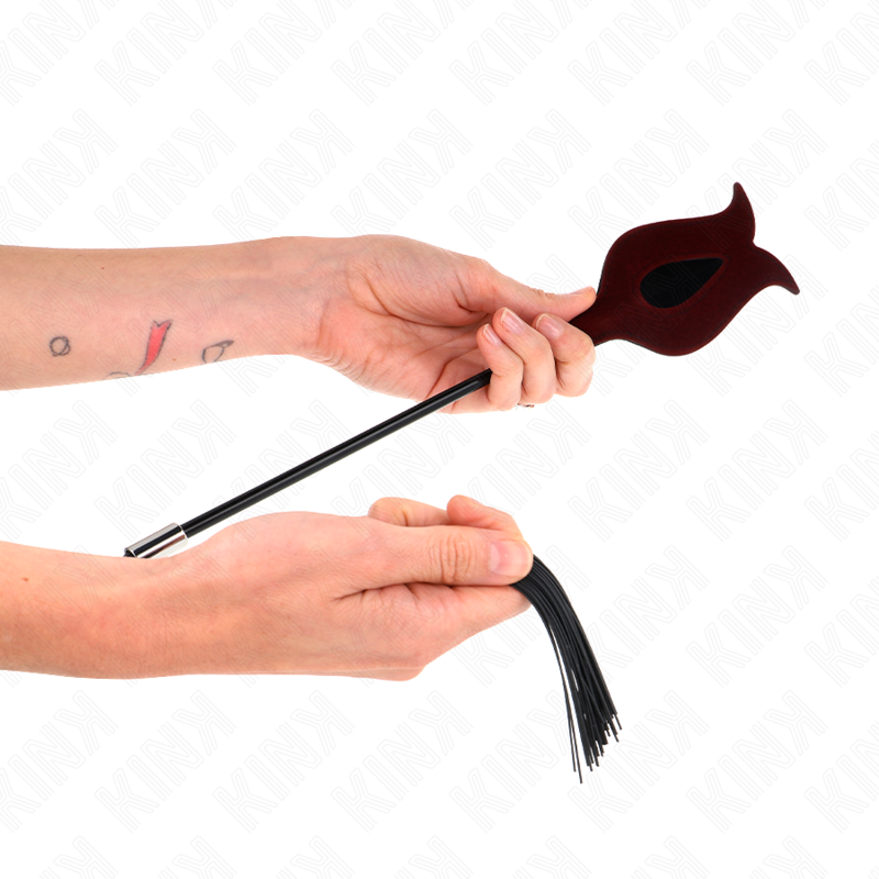 Fouet pompon rose en silicone 45 cm — KINK IMPACT & TOUCH
