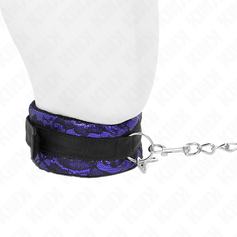Kurzes Samtkragen mit Spitzenbesatz und verstellbarem Gürtel — KINK COLLAR & GAG