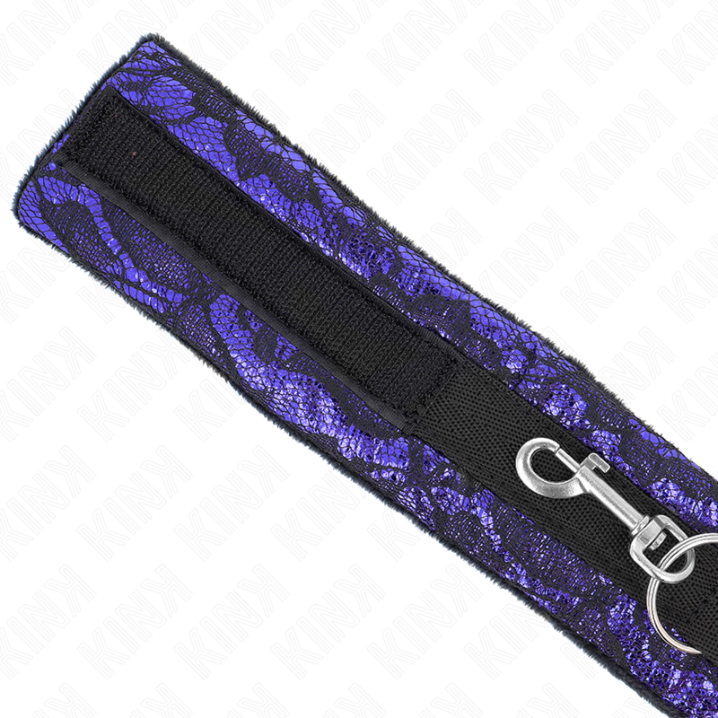 Kurzes Samtkragen mit Spitzenbesatz und verstellbarem Gürtel — KINK COLLAR & GAG