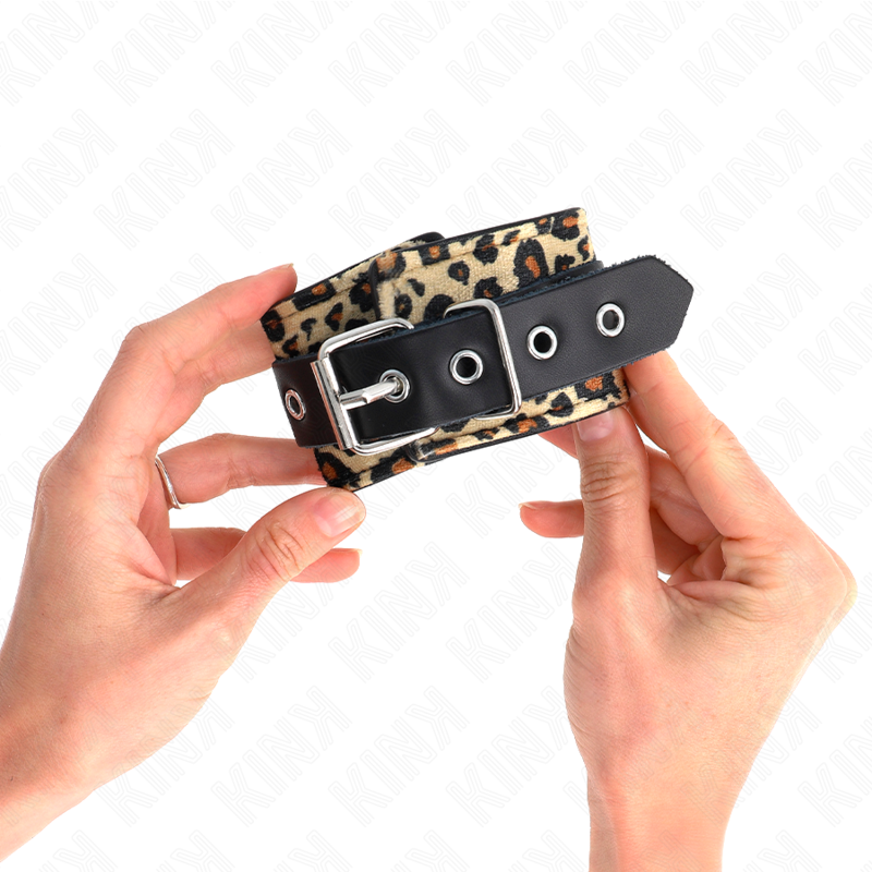 Polsino in pelle vera con stampa leopardo regolabile — KINK WRIST RESTRAINT