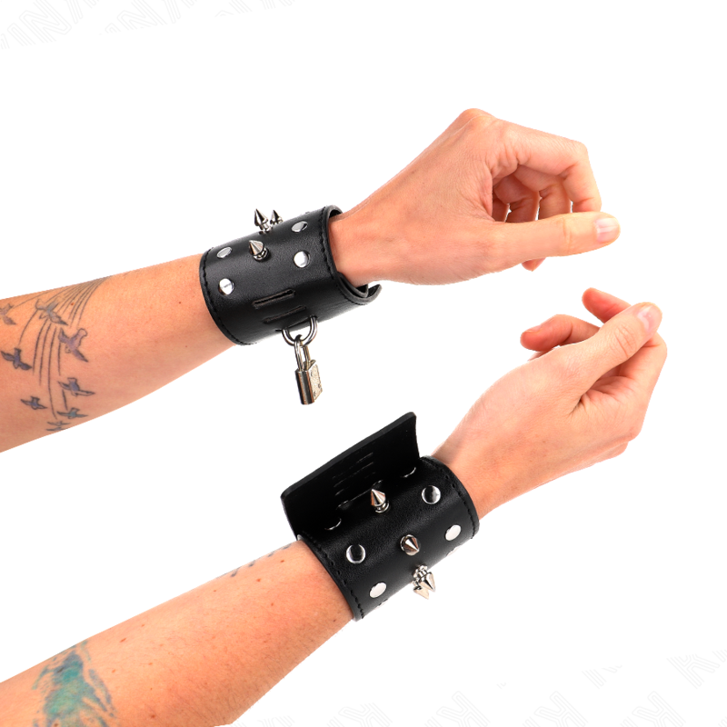 Poignets punk à pointes — KINK WRIST RESTRAINT