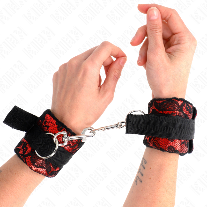 Retenues poignets Scandal rouge et noir — KINK WRIST RESTRAINT