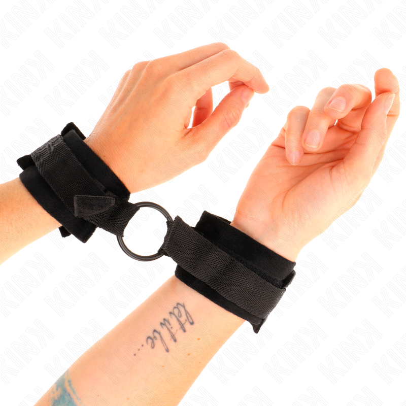 Manchettes fourrure ajustables avec O-ring — KINK WRIST RESTRAINT