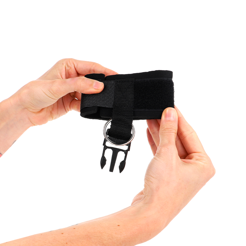 Appui-poignet en néoprène réglable avec attaches et boucles — KINK WRIST RESTRAINT