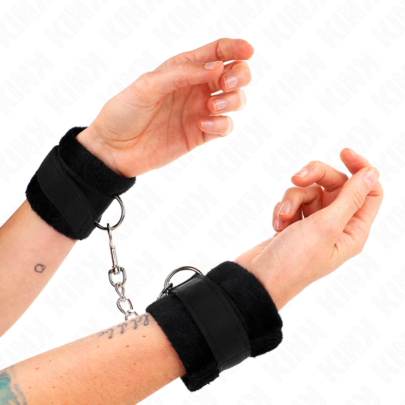 Manchettes débutant en fourrure noire — KINK WRIST RESTRAINT