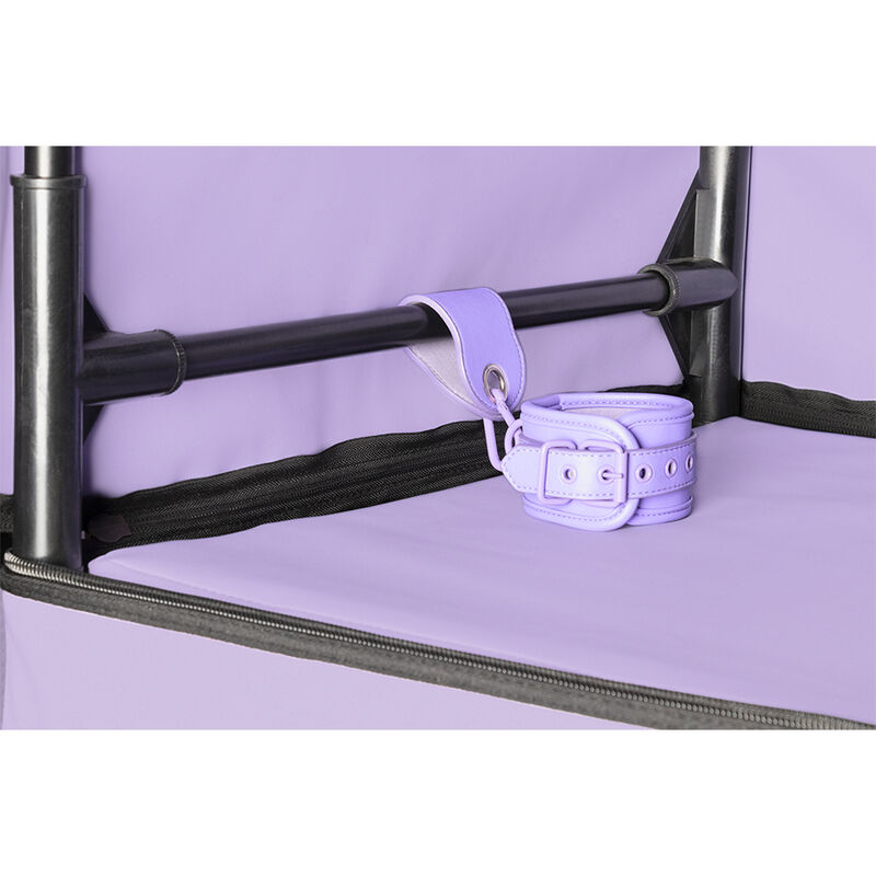 Cabine bukkake violette — SECRET DOME