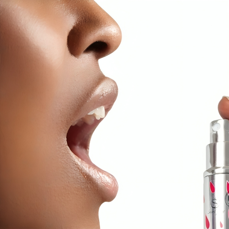 Spray buccal et gorge parfum fraise acidulée — SECRETPLAY COSMETIC