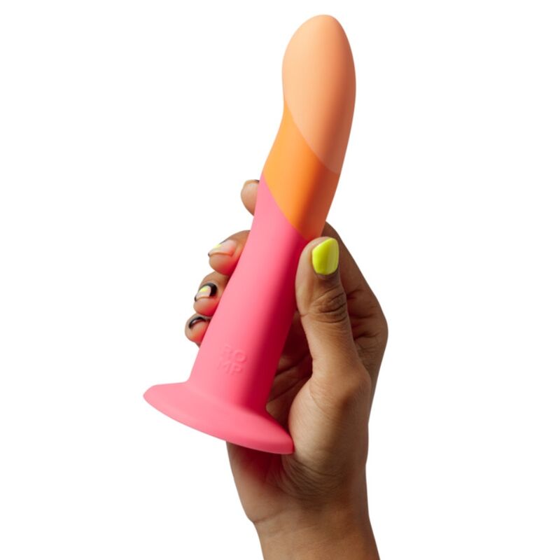 Stimulateur incurvé en silicone avec ventouse — ROMP